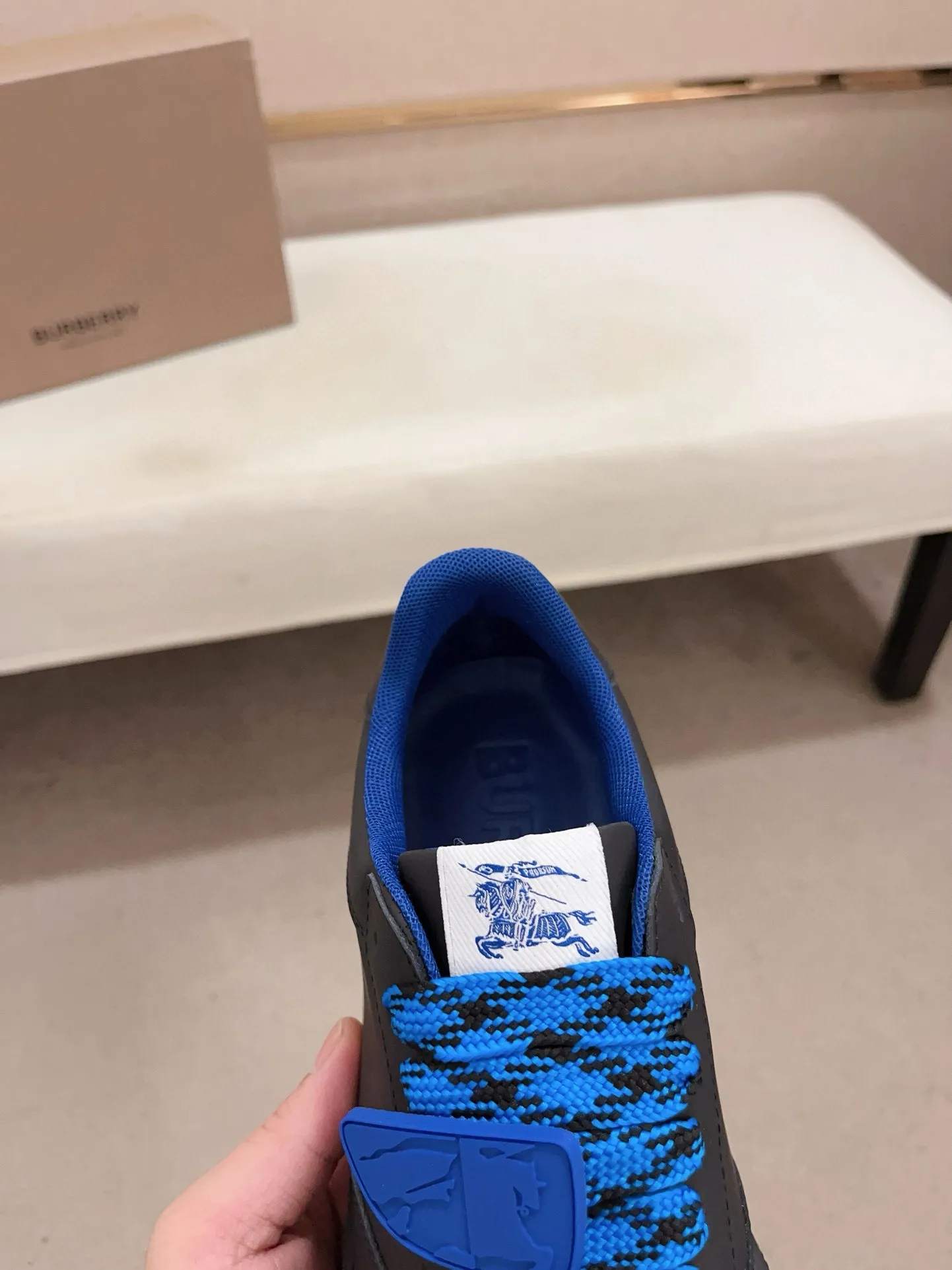 Men's shoes 💰: 560💰🇮🇹🇮🇹The counters are synchronized with Burberry's top purchasing agents🔍🔍Synchronized sales. Positive code number: 38-44. Italian imported cowhide, fully imported sheepskin lining, sole: original sole provided by the original factory, exclusive movable molded sole, super comfortable, original factory follow-up order, 🔍🔍high quality, you can enter and leave the counter at will, welcome to compare (45 yuan for customization, no return or exchange)
